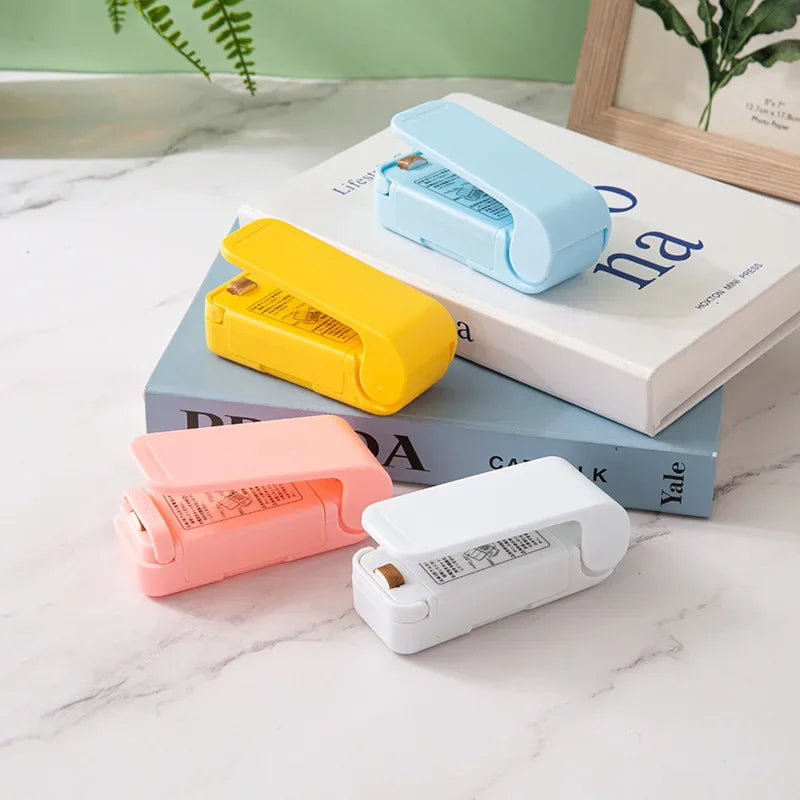 White Home Carry-on Compact Mini Sealing Clip Snacks Fruit Preservation Sealing Machine Hot Air Blower