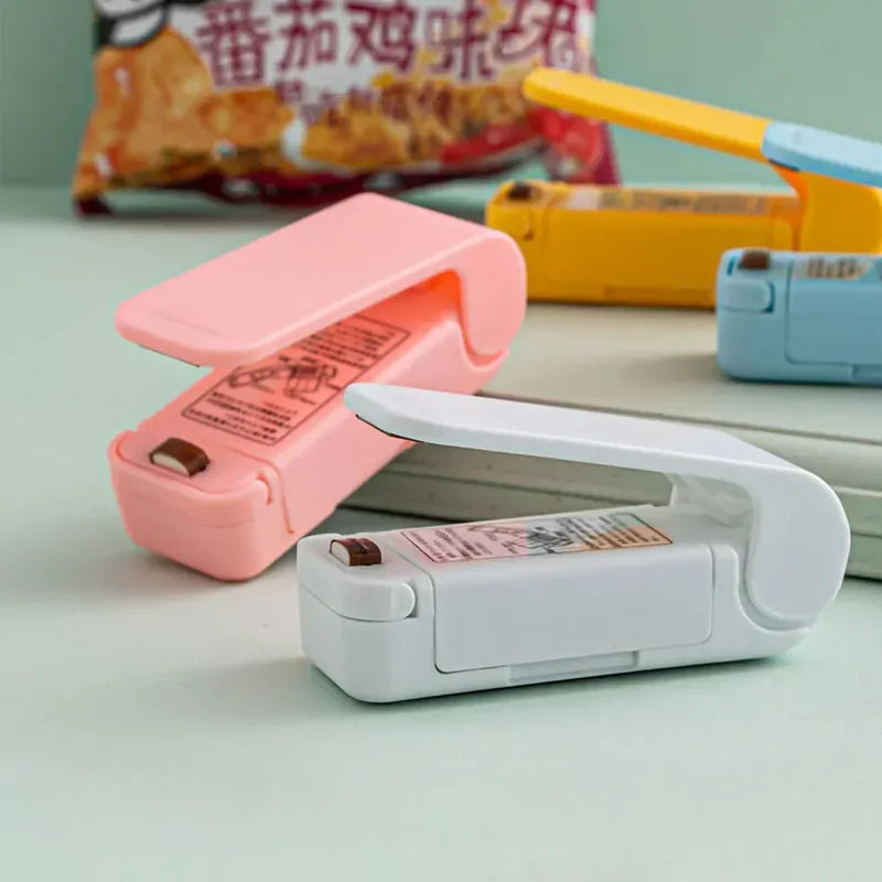 White Home Carry-on Compact Mini Sealing Clip Snacks Fruit Preservation Sealing Machine Hot Air Blower